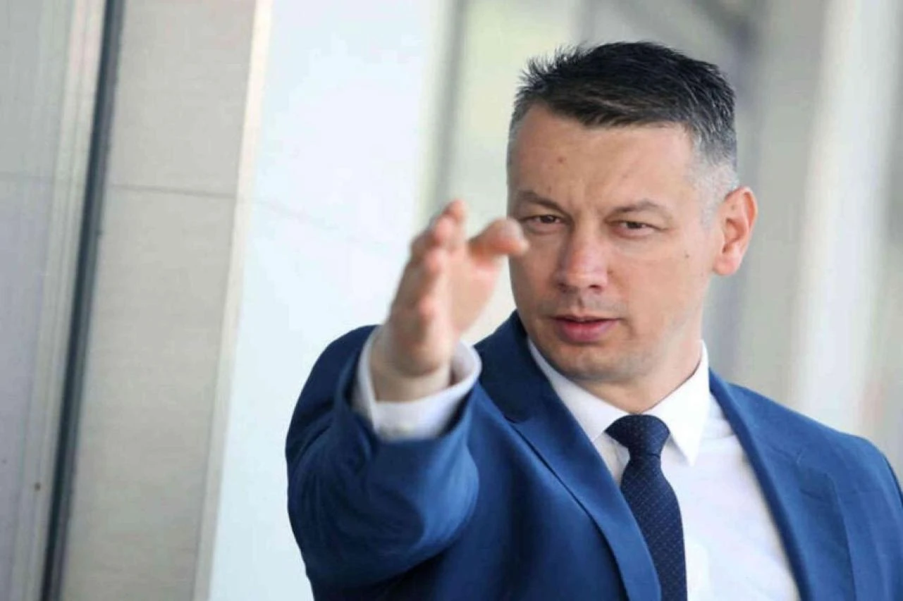 Nešić odgovorio Schmdtu: Moj posao je da radim po zakonu, a ne voljom bilo kojeg migranta