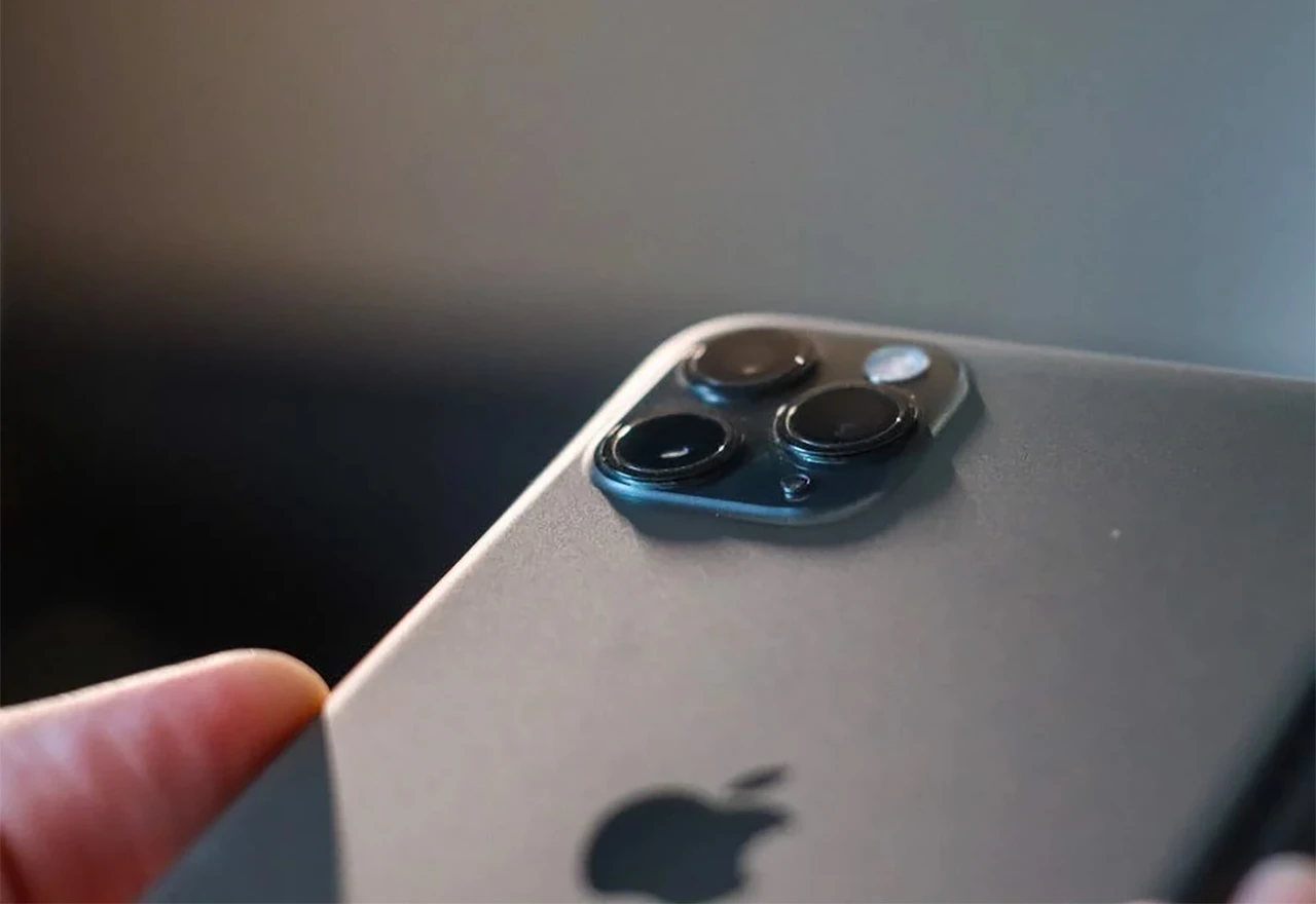 iPhone 15 se pregrijava!