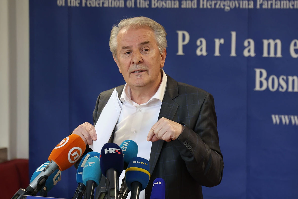 Lendo: Schmidt je poručio da predstavnici stranaka trebaju postići dogovor