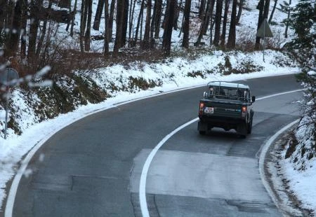 Kolnici vlažni i skliski; magla otežava promet