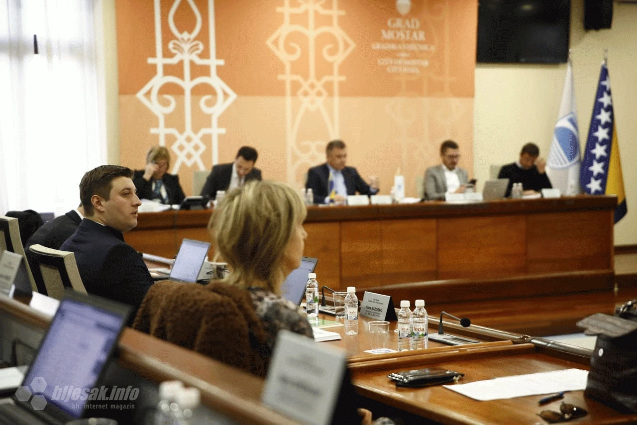 HRS: Kad je nenamjesko trošenje namjenskog novca u pitanju, koalicija HDZ/SDA/DF gazi sve pred sobom, pa i poslovnik o radu