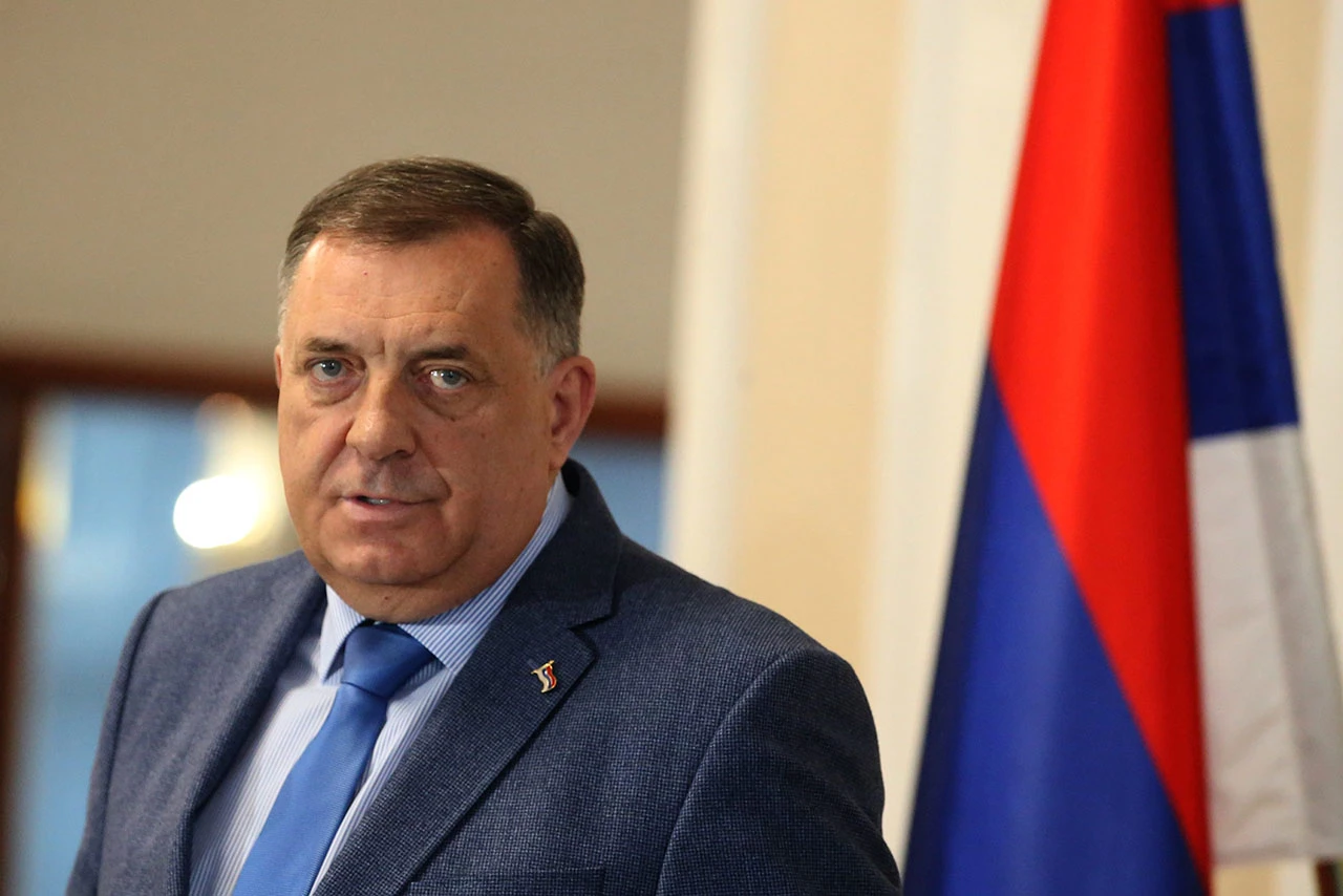 Dodik protiv Schmidta: Zakon o nepokretnoj imovini stupa na snagu