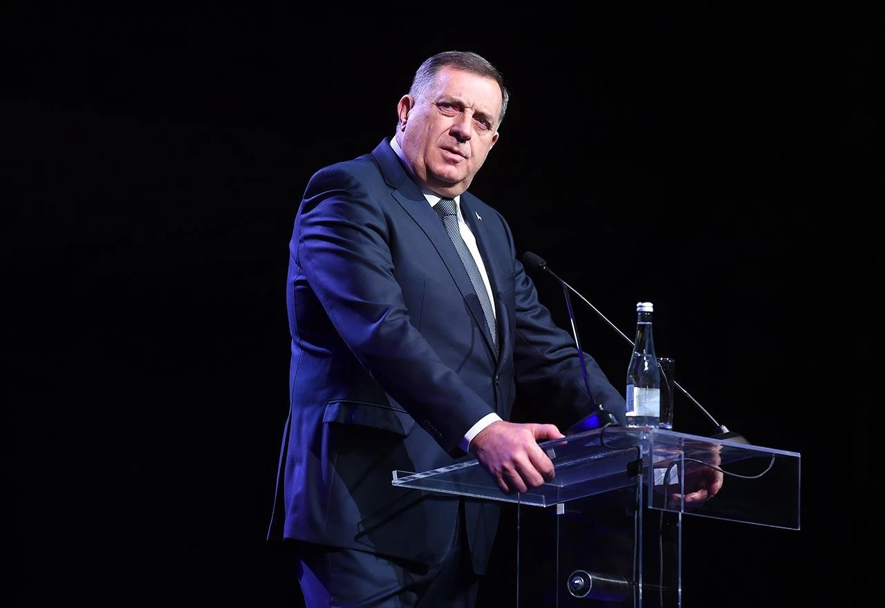Dodik: Ja znam da nisam Bog, Schmidt živi na račun naše štete