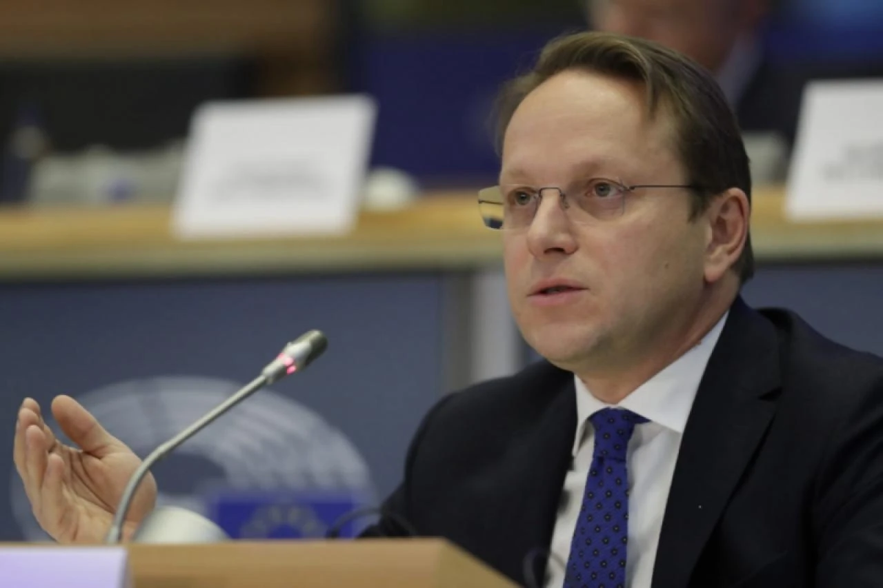 Varhelyi: Novčana pomoć iz EU ide za BiH kao zemlju, a ne entitetima