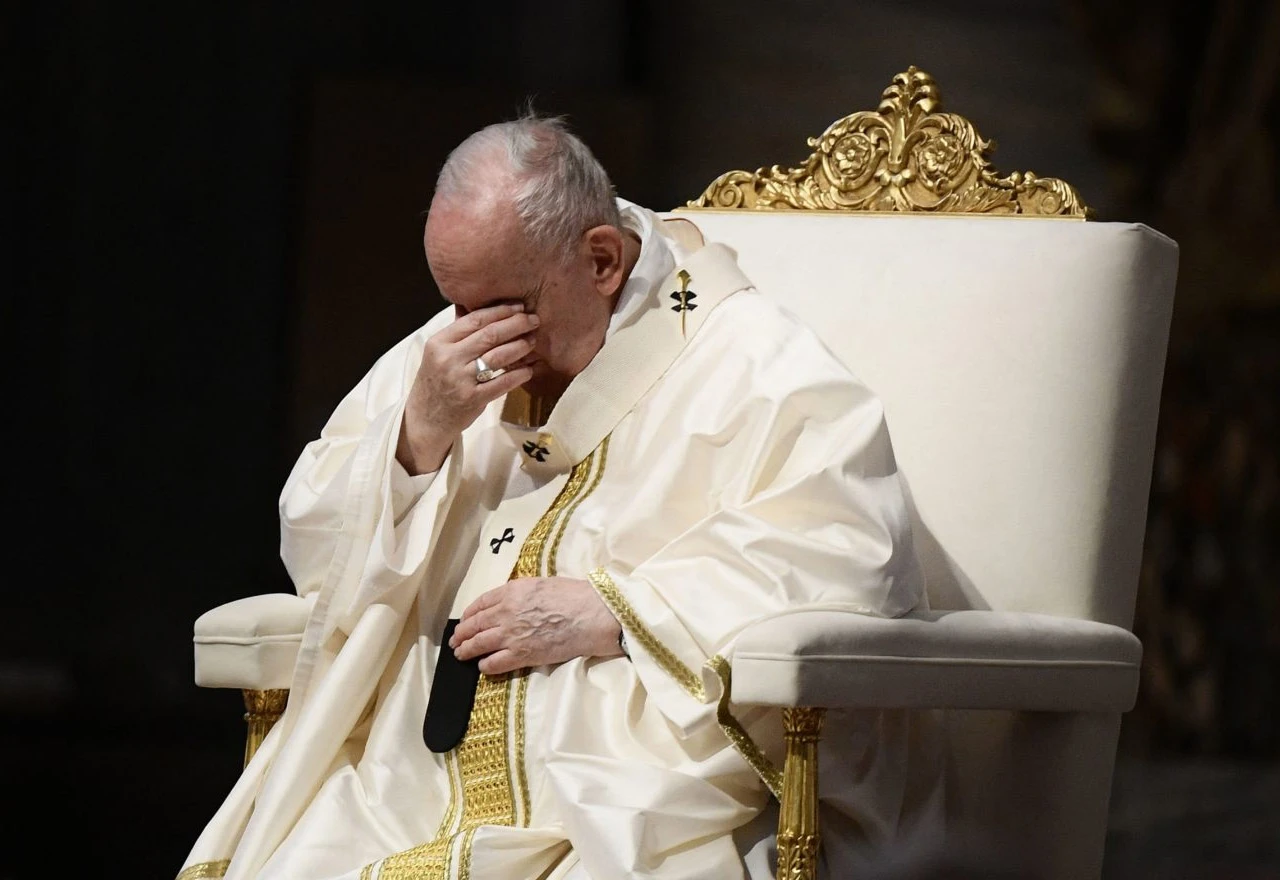 Papa Franjo opisao povećana ulaganja u vojsku kao 'ludilo'
