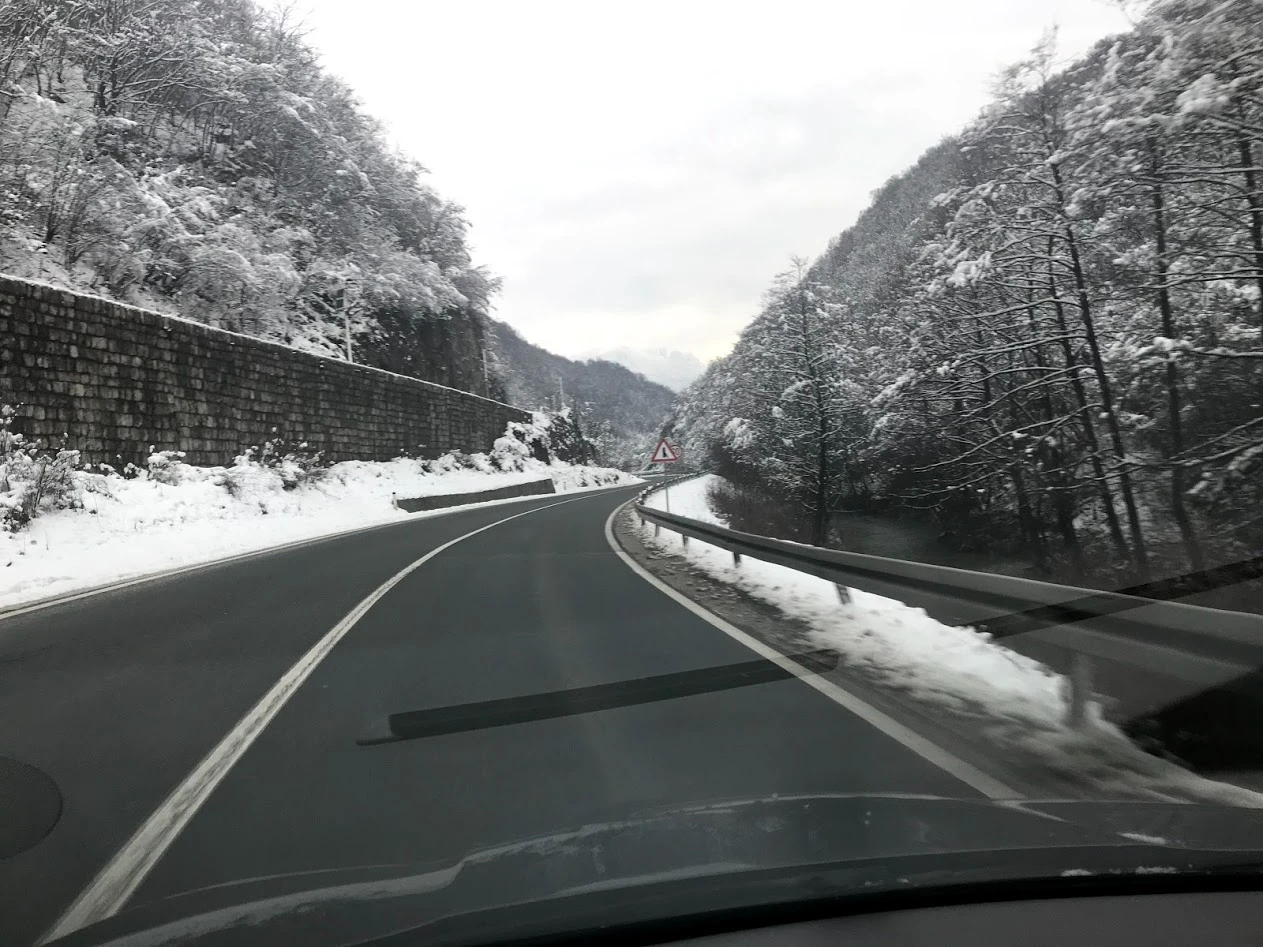 Stanje na cestama: Snijeg, odroni i kiša