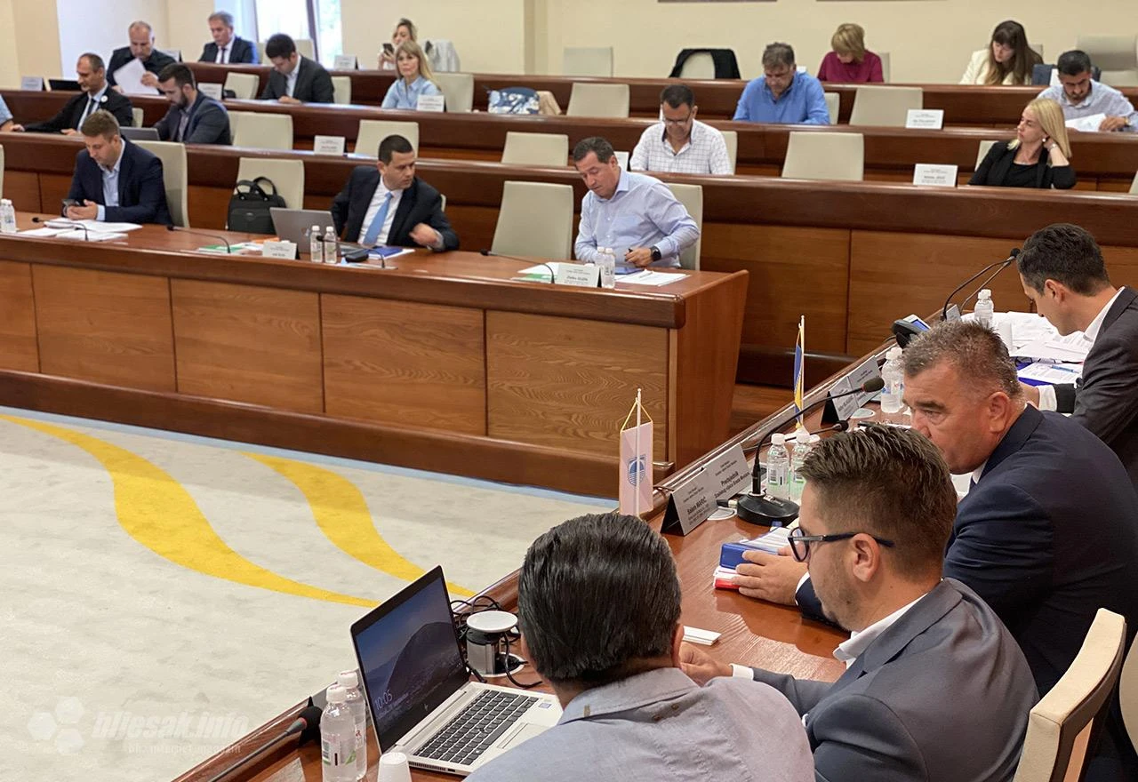 UŽIVO | Žestoko na početku: Zasjeda mostarsko Gradsko vijeće