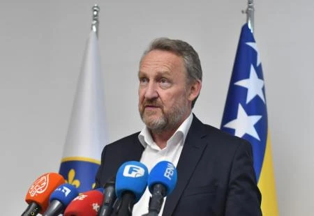 Bakir: Kurjak je sam sebe doveo u pitanje