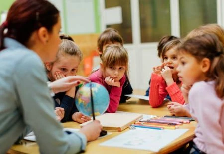 Djeca širom svijeta zbog korone izgubila trećinu školske godine