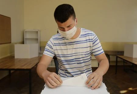 87 stranaka sudjeluje na lokalnim izborima