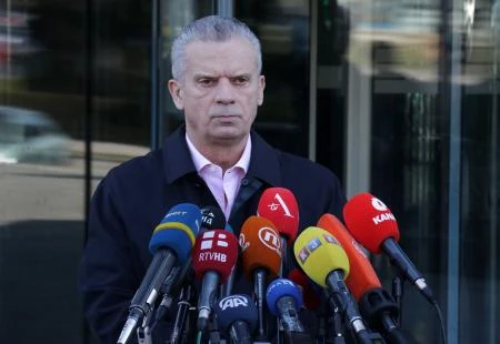 Radončić: Najgori dani s koronavirusom tek dolaze, a migrante treba iza bodljikave žice