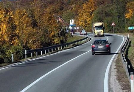 Suhi ili djelomično vlažni kolnici