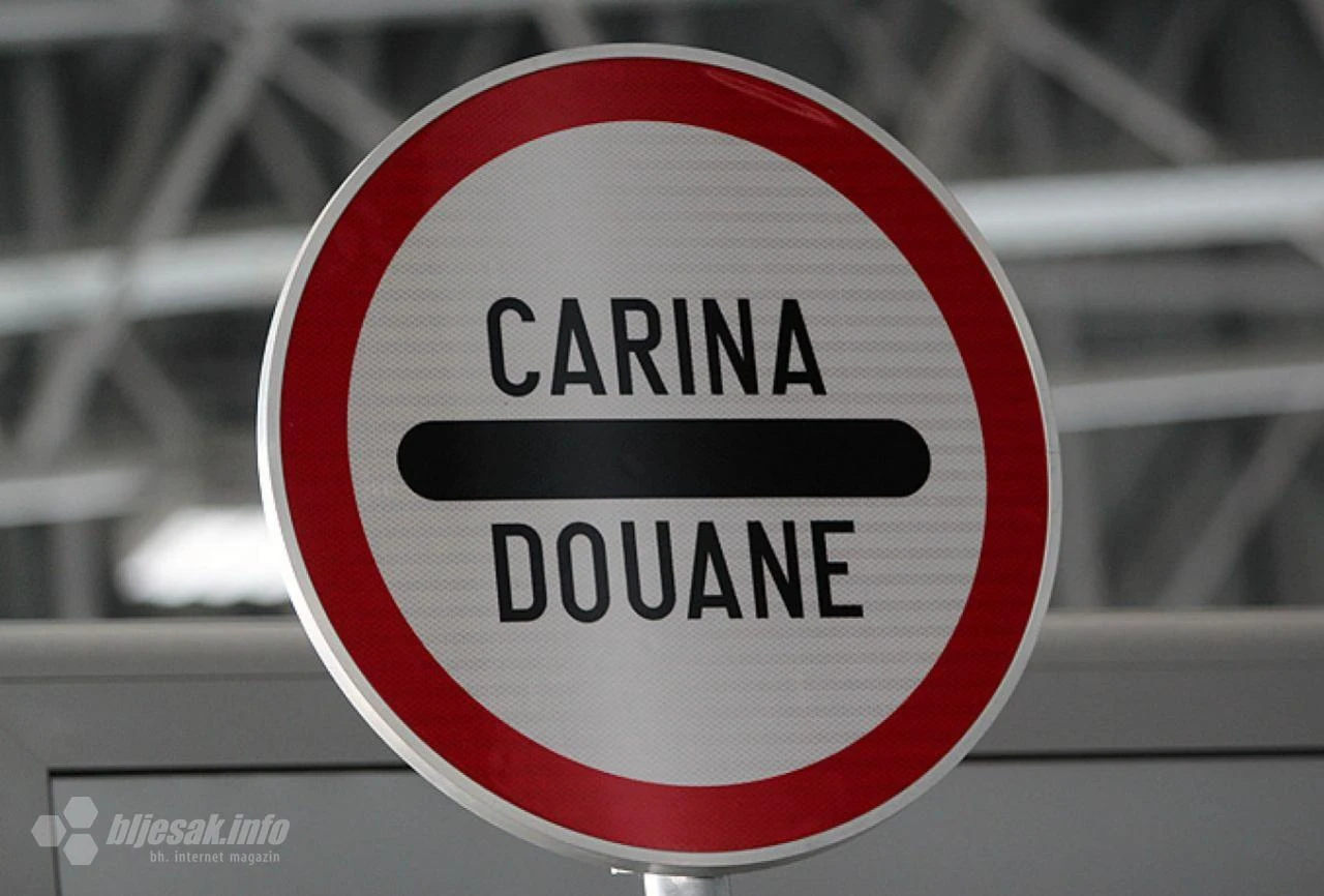 Trojica carinika optužena za primanje mita