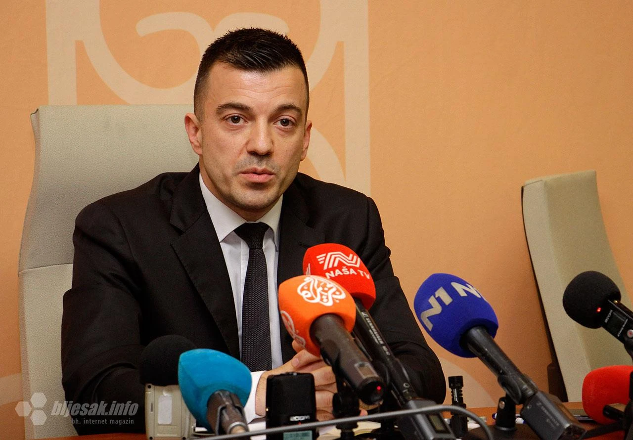 Nije tajna da Komšić Izetbegoviću vraća dug