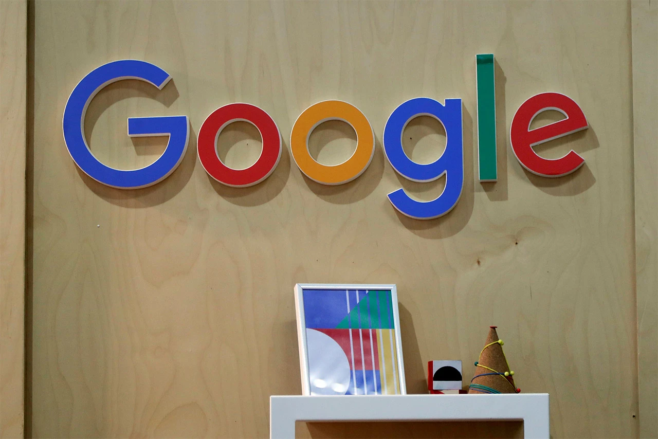 Austrija uvodi digitalni porez  za Google i Facebook 