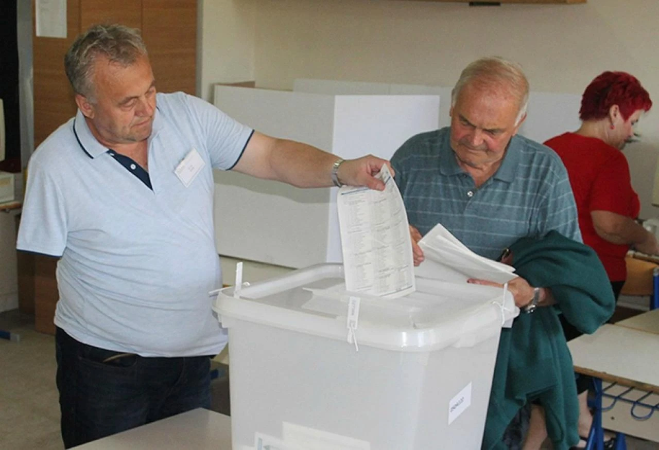 Jedinstven slučaj: Četiri kandidata bez glasa