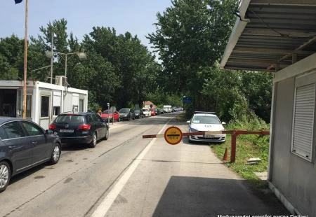 Pojačan promet osobnih vozila na graničnim prijelazima