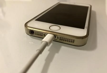 Znate li kako ispravno puniti bateriju na svom pametnom telefonu?