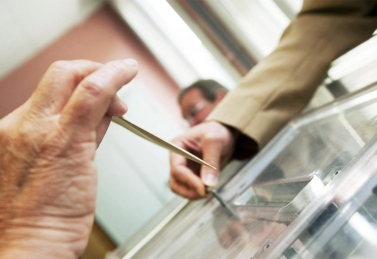Krenulo je: Stranci Izborni zakon uzimaju u svoje ruke?