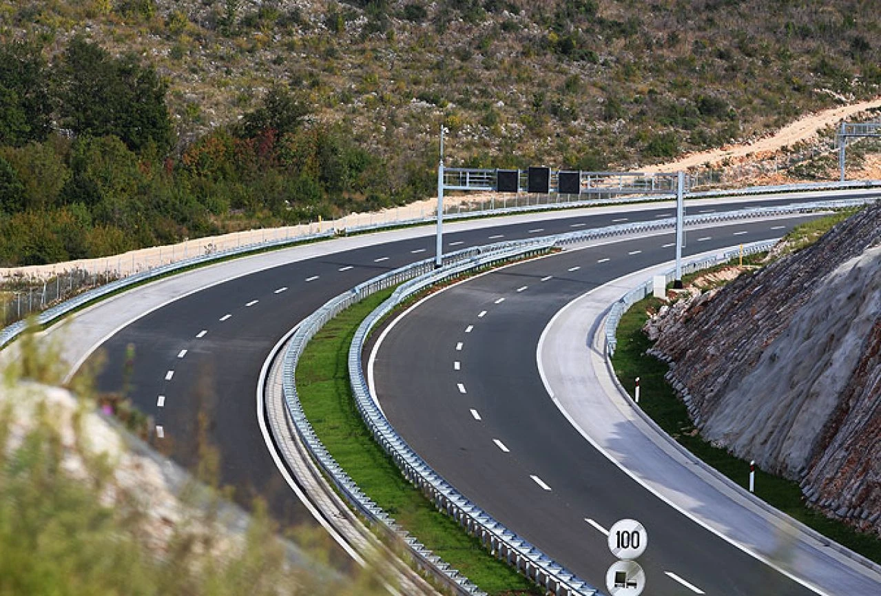 Okvirnom strategijom prometa BiH 3.970 kilometara postaje državna cesta?