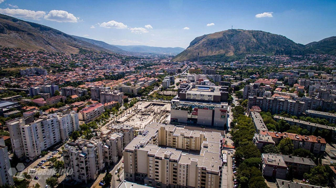 Mostarske ulice: Tresle se table, rodio se miš!