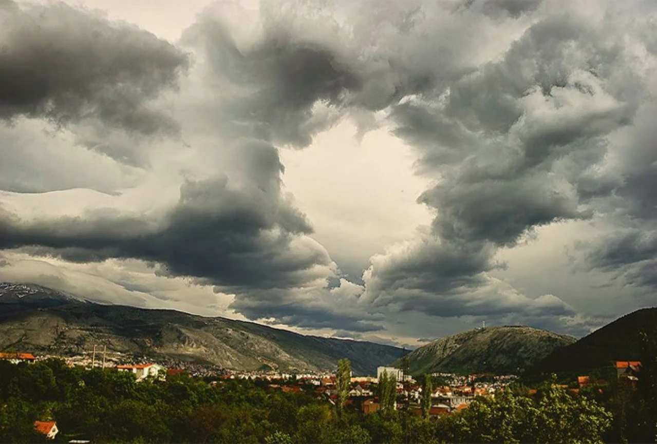 Danas oblačno uz buru