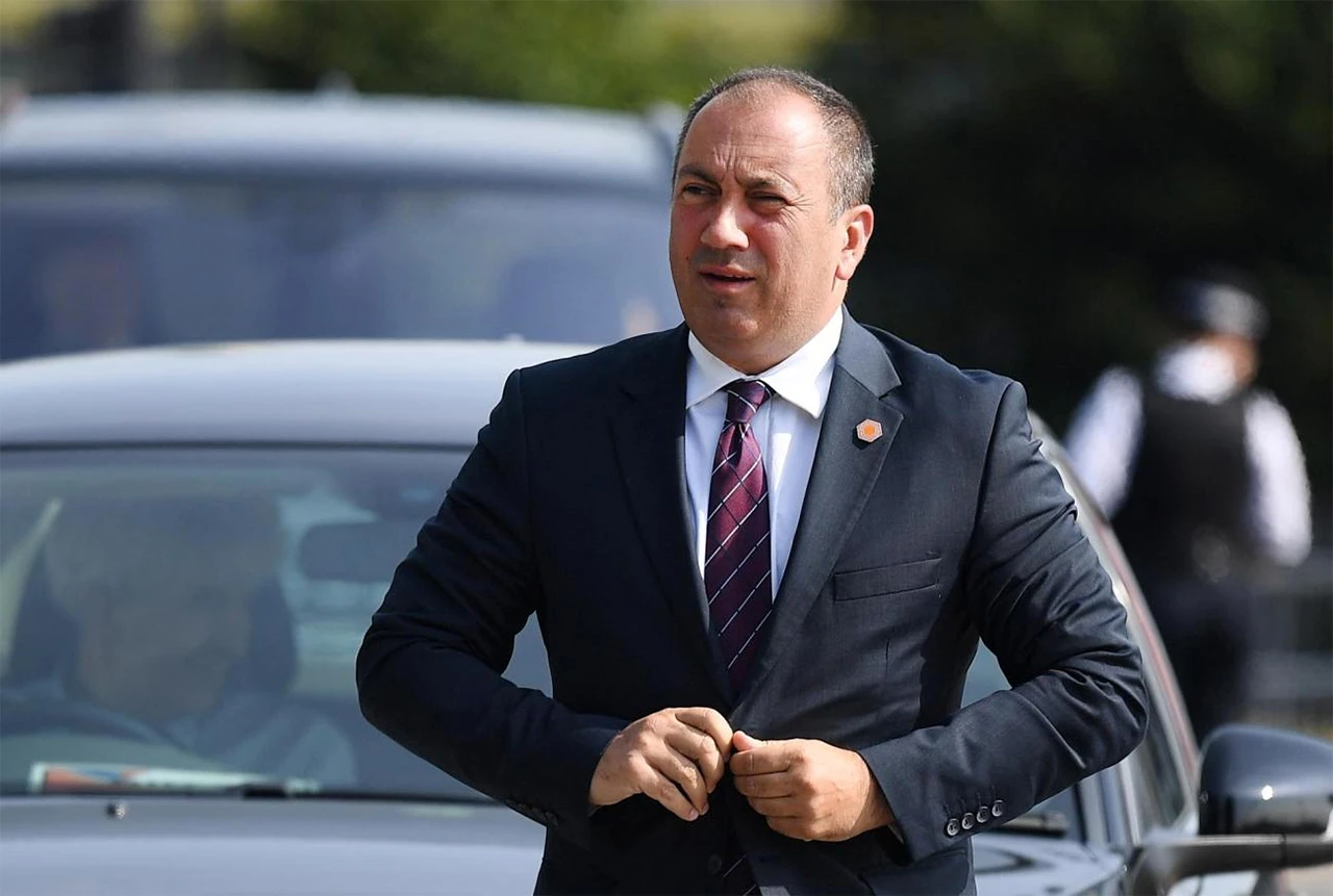 Crnadak: Čestiti narod se crveni
