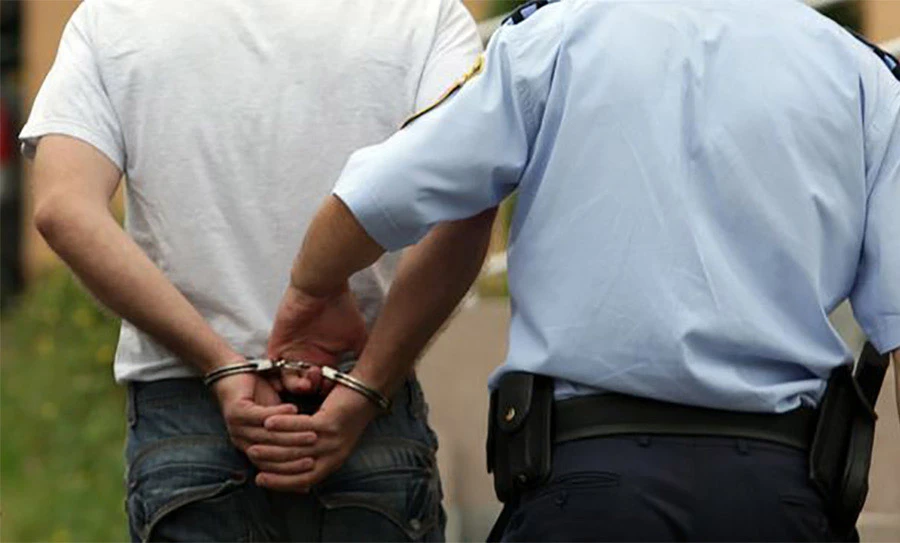Muškarac uhićen nakon što je pucao na policiju