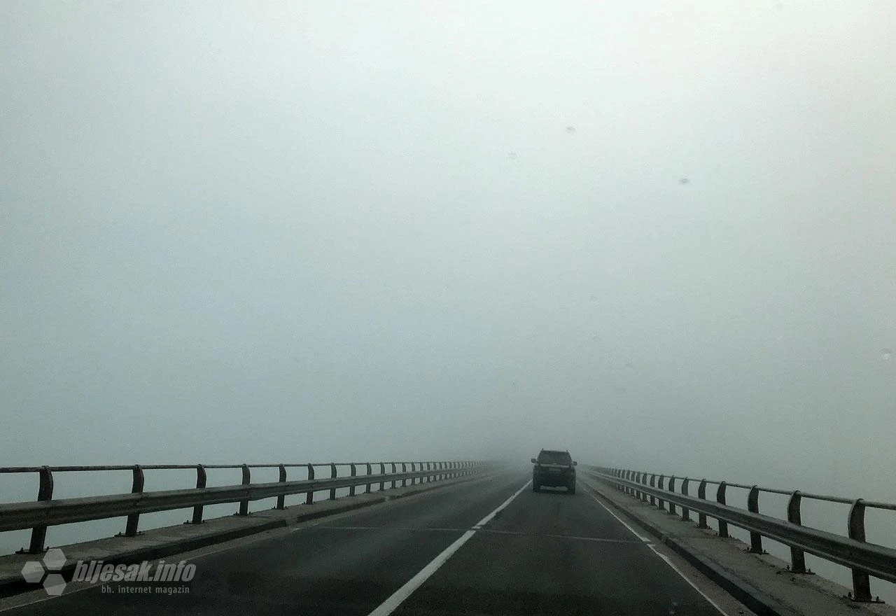 Magla u dolinama rijeka smanjuje vidljivost, mogući i odroni