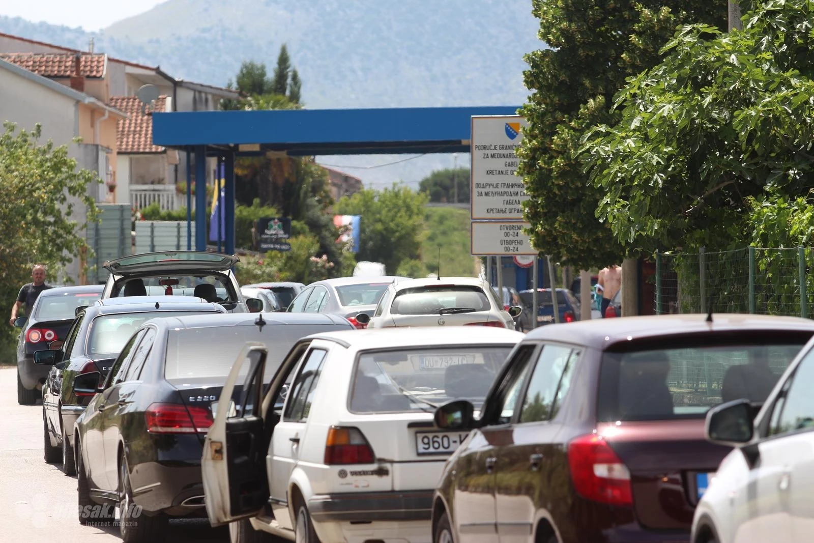 Vikendaši krenuli na more: Na graničnim prijelazima pojačana frekvencija vozila 