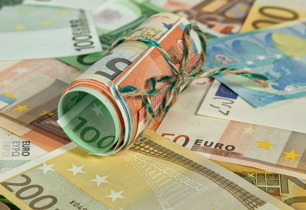 Nepoznati donator ostavio snop novčanica na oltaru