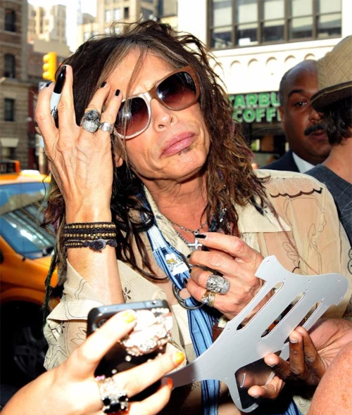 Aerosmith prekinuli turneju zbog zdravstvenih problema Stevena Tylera