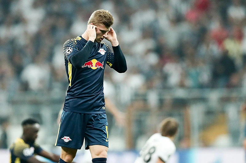 VIDEO | Liga prvaka: Igrač zatražio izmjenu zbog preglasnih navijača