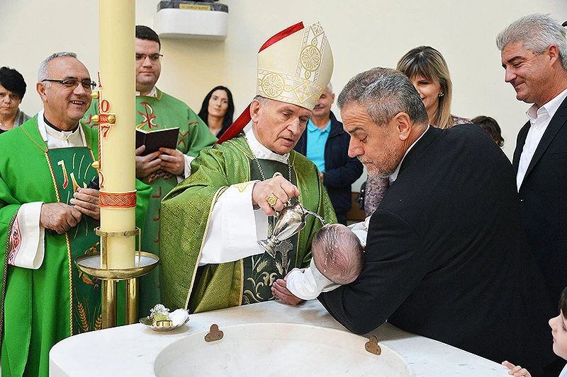 Obitelj iz Rame krstila osmo dijete