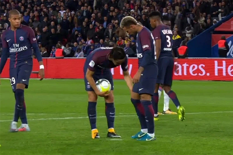 Trener PSG-a potvrdio: Neymar i Cavani su se posvađali u svlačionici