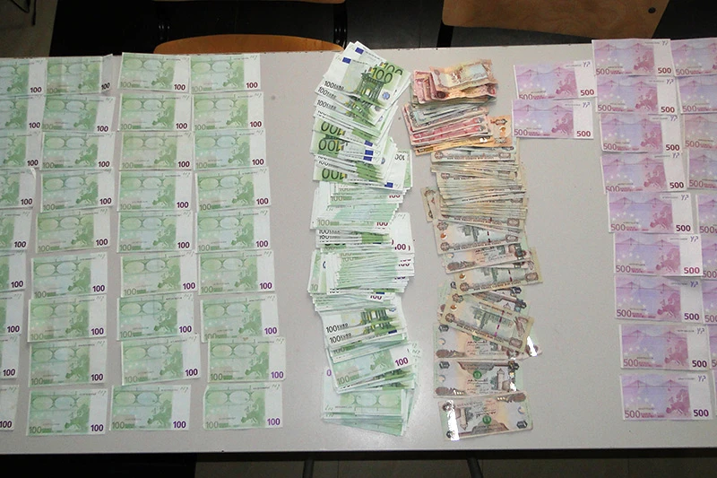 Državljanin Emirata preko granice pošao sa 21 000 eura i 61 000 dirhama