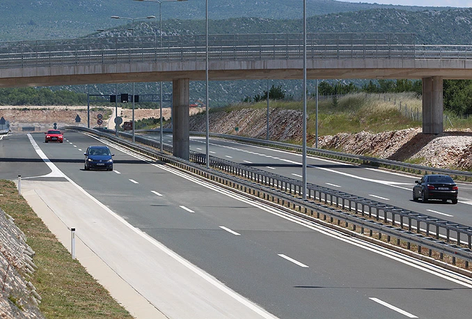 Od trošarina i registracija prikupili pet milijardi, a dižu kredite za autoceste