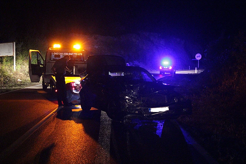 Mostar-Stolac: Dvoje ozlijeđenih u sudaru dvaju šlepera i osobnog vozila 