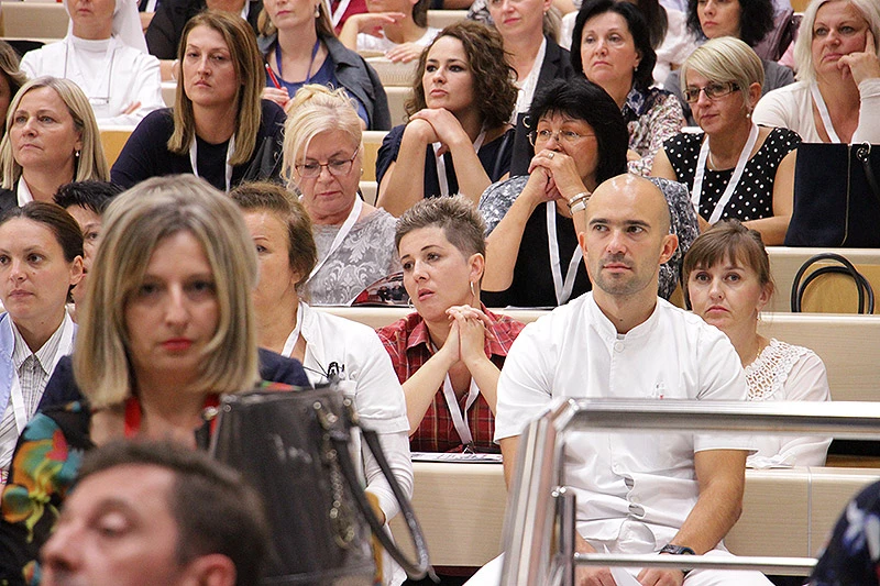Simpozij medicinskih sestara/tehničara: Sestre, ne budite srca kruta