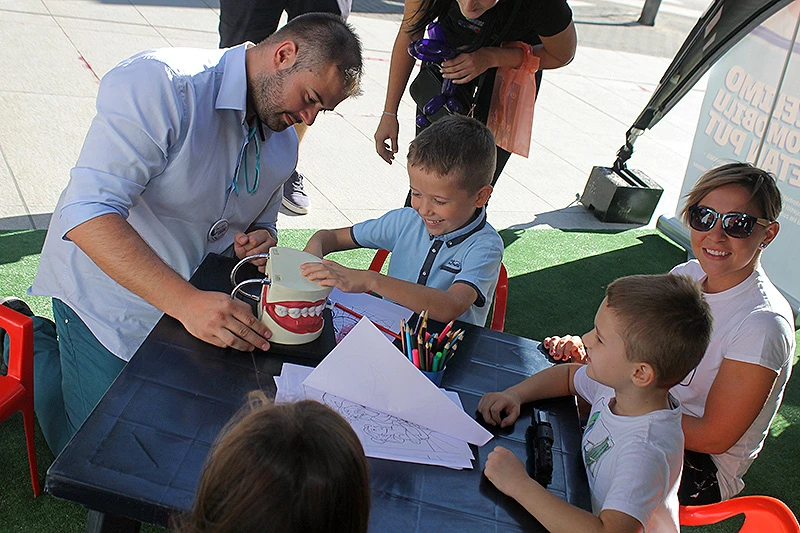 Mostarski mališani besplatno pregledavali zube i educirali se o oralnom zdravlju