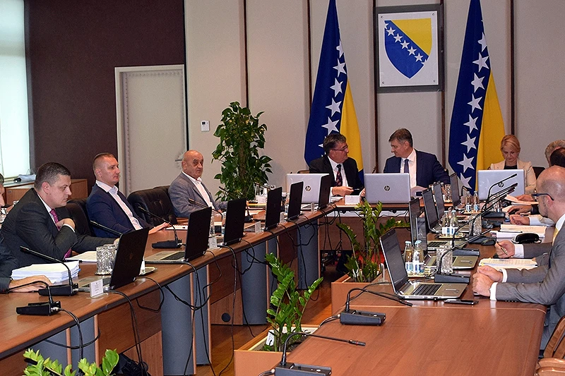 Objavljeno koji dužnosnici nemaju pravo na jubilarnu nagradu