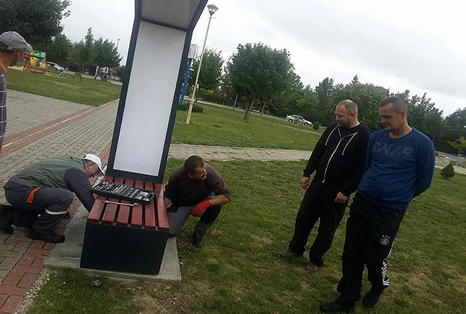 Tomislavgrad dobio 'pametnu klupu' i 'solarni reklamni panel'