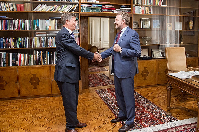 Izetbegović traži od EU-a posredovanje u sporu s Hrvatskom oko Pelješkog mosta