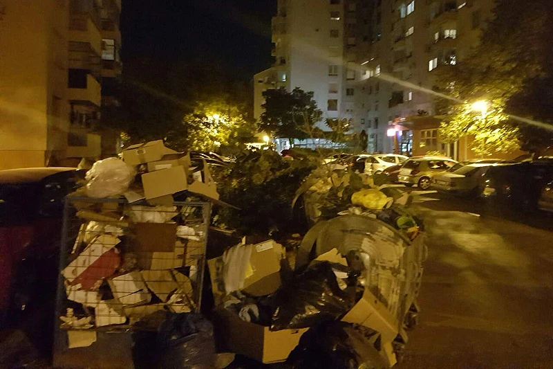 Stanari u Radićevoj ulici uredili dvorište ispred zgrada