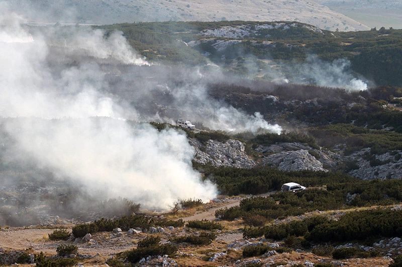 Požari na Ruištu i Čvrsnici i dalje aktivni