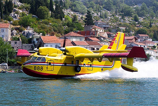 Dva Canadaira upućena na Biokovo