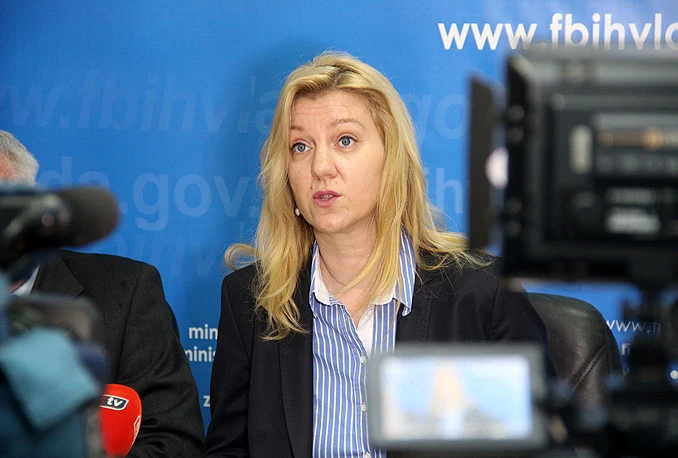 Ministrica: Udžbenike treba ostavljati u školi