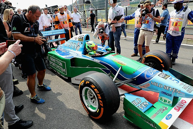 VIDEO | Mick Schumacher provozao očev bolid