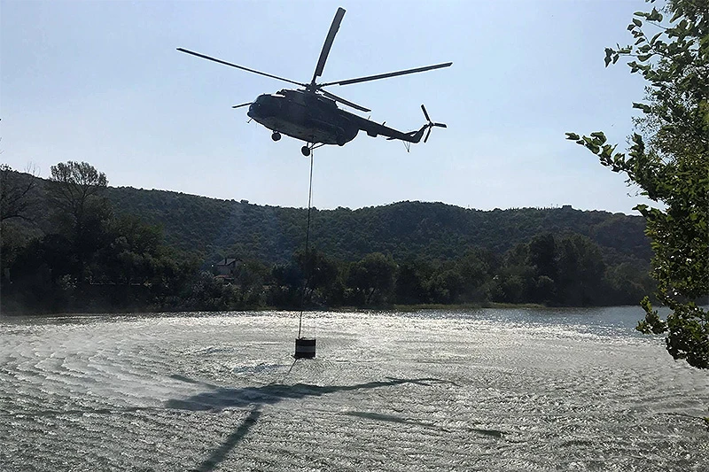 Helikopter OS BiH na remontu, danas neće gasiti
