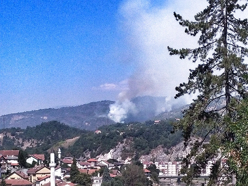 Konjic u dimu - Požar na brdu Vinište se širi